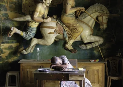 dormeur à l'entrée d'un musée au sri lanka