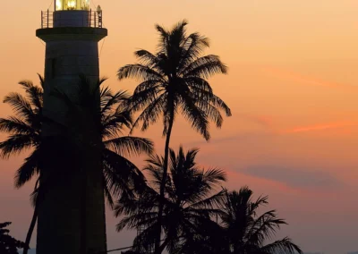 soleil couchant sur le phare de galle au sri lanka