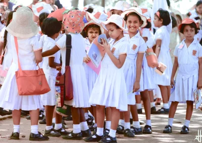 groupe de jeunes filles à galle au sri lanka