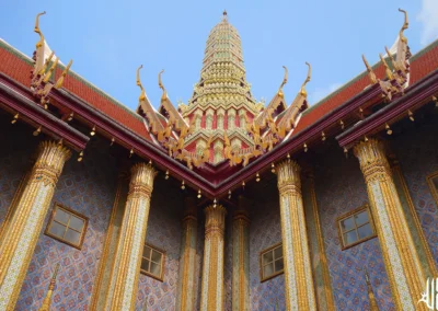 morceau d'un toit du grand palais à bangkok