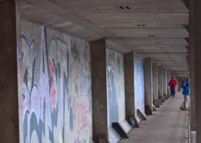 coureur en perspective dans un couloir